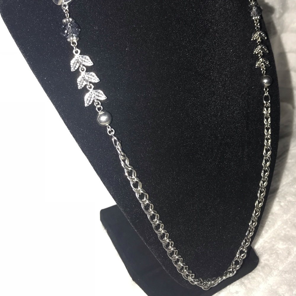 Silver-toned Flower Necklace